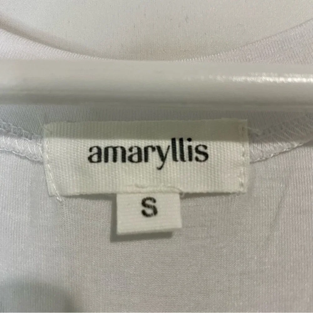 Amaryllis Women’s Short Sleeve V Neck Tee Shirt White NWOT - Picture 4 of 8